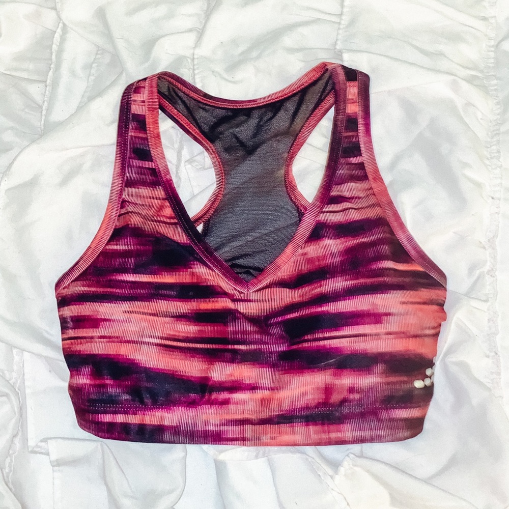 cute sports bra!